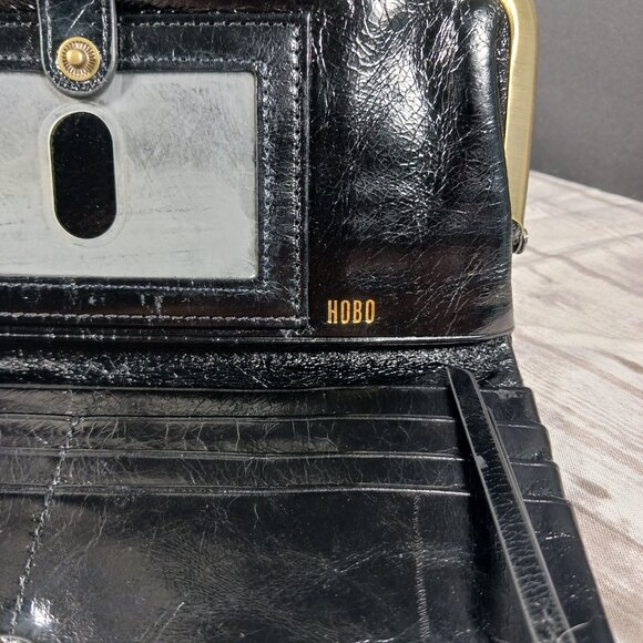 HOBO Black Patent Leather Clutch Bifold Wallet Gold Tone Lock Zip Top Pocket 7.5 - Picture 4 of 9